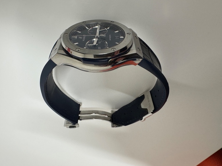 ウブロ クラシックフュージョン 521.NX.7170.LR（高級時計）の商品画像 - 査定依頼日：2026年3月26日 - 最高査定価格：730,000円