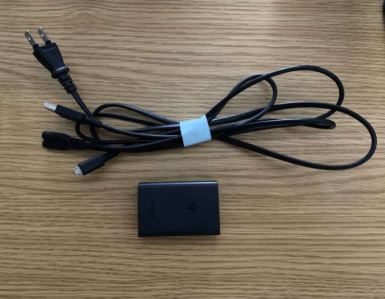 PlayStation Vita Wi-Fiモデル (PCH-2000ZA12)（ゲーム機本体・ゲームソフト）の商品画像 - 査定依頼日：2023年9月26日 - 最高査定価格：10,000円