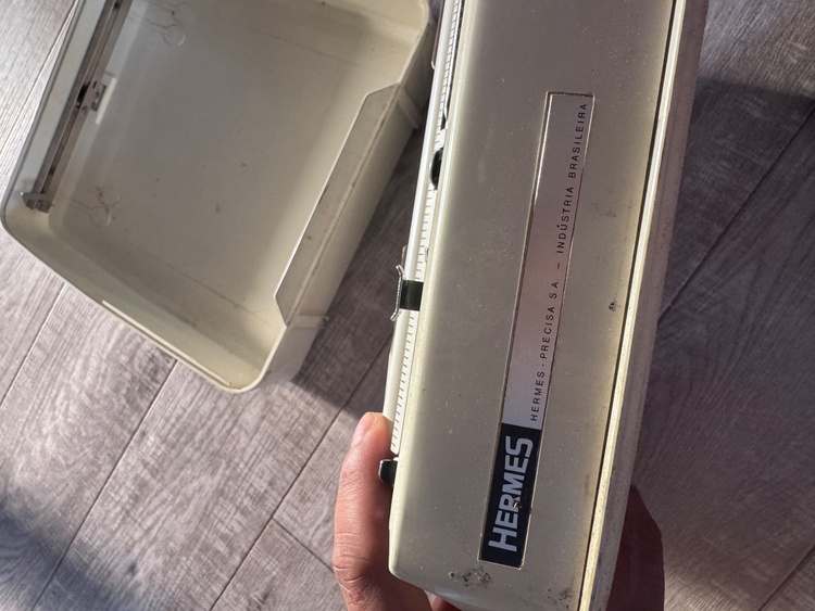 HERMES Baby エルメス ベビー ポータブルタイプライター ヴィンテージ 1967年（家電）の商品画像 - 査定依頼日：2026年7月25日 - 最高査定価格：18,000円