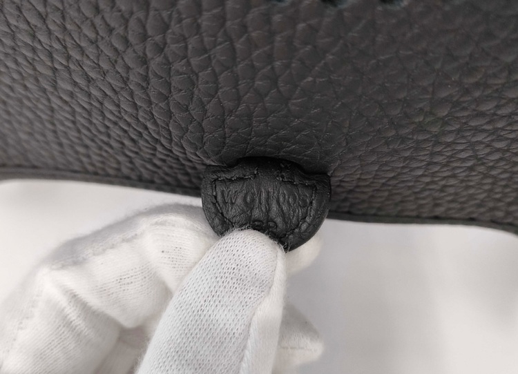 エブリンTPM ブラック トリヨンクレマンス シルバー金具 W刻印 ハンドバッグ（ブランドバッグ）の商品画像 - 査定依頼日：2025年6月22日 - 最高査定価格：350,000円