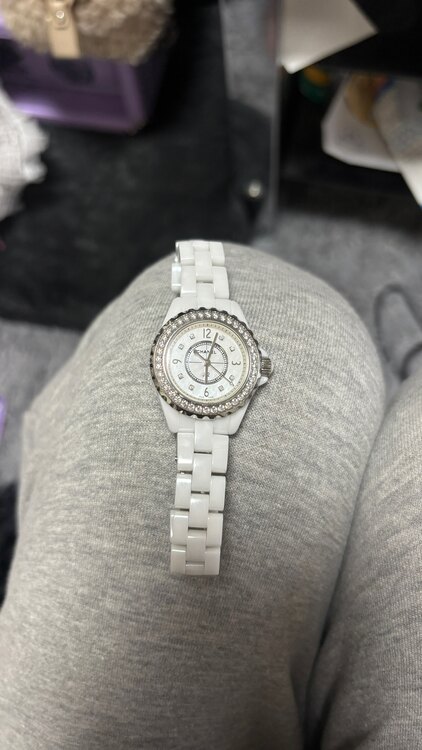 シャネル J12 H2572（高級時計）の商品画像 - 査定依頼日：2025年4月1日 - 最高査定価格：620,000円