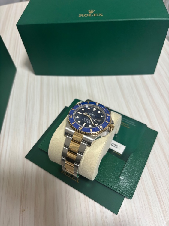 ロレックス サブマリーナー 126613Lb（高級時計）の商品画像 - 査定依頼日：2025年11月27日 - 最高査定価格：2,910,000円