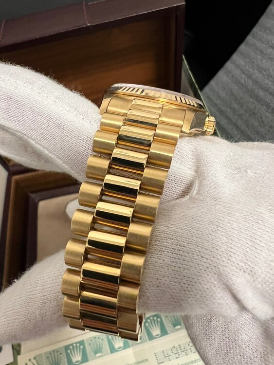 ロレックス デイデイト 18238（高級時計）の商品画像 - 査定依頼日：2025年4月23日 - 最高査定価格：2,800,000円