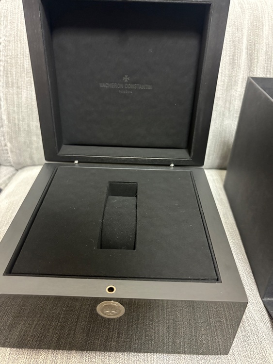 ヴァシュロン コンスタンタン オーヴァーシーズ （高級時計）の商品画像 - 査定依頼日：2025年6月21日 - 最高査定価格：4,000,000円