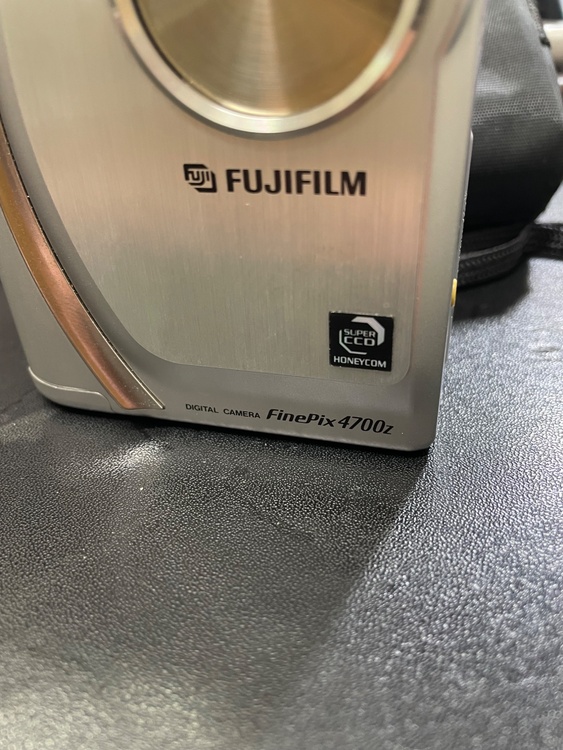 finepix4700z（カメラ）の商品画像 - 査定依頼日：2026年5月16日 - 最高査定価格：2,500円