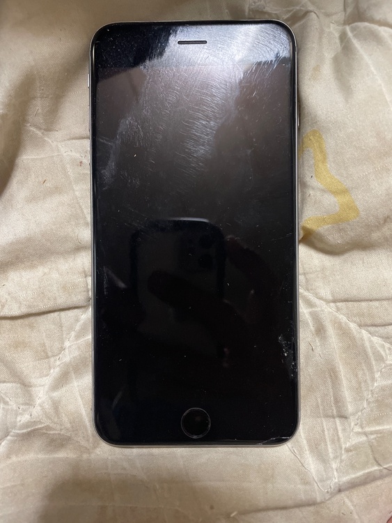 iPhone iPhone8 64GB au（スマホ）の商品画像 - 査定依頼日：2026年7月29日 - 最高査定価格：2,000円