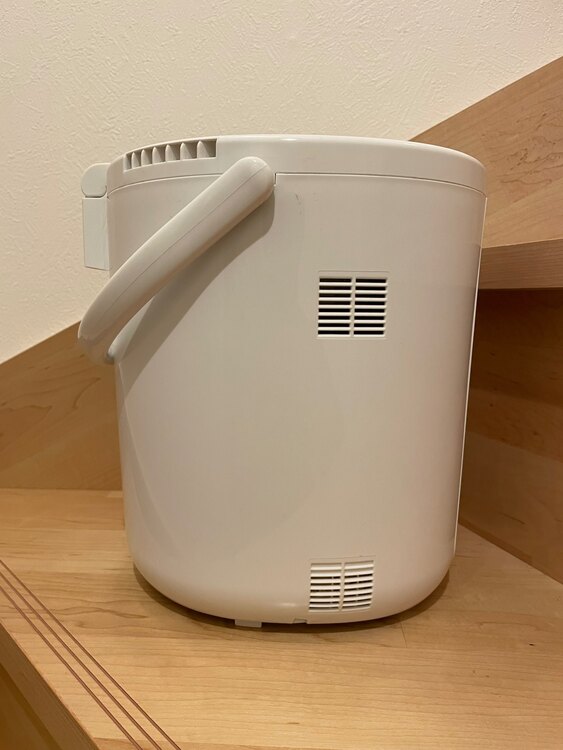 ZOJIRUSHI スチーム式加湿器　EE-RM35-WA（家電）の商品画像 - 査定依頼日：2025年2月18日 - 最高査定価格：2,000円