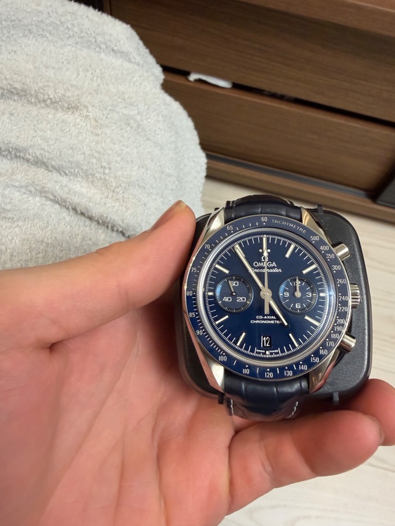 スピードマスター ブルー 311.93.44.51.03.001（高級時計）の商品画像 - 査定依頼日：2026年1月13日 - 最高査定価格：800,000円