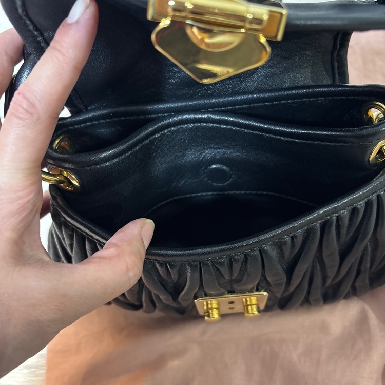 ミュウミュウ  （ブランドバッグ）の商品画像 - 査定依頼日：2025年12月14日 - 最高査定価格：50,000円