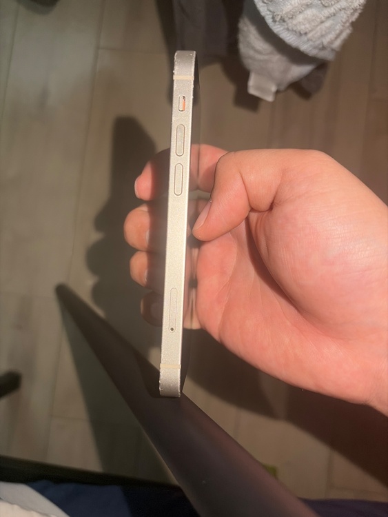 iPhone iPhone 13 mini 128GB Softbank（スマホ）の商品画像 - 査定依頼日：2026年8月6日 - 最高査定価格：23,000円