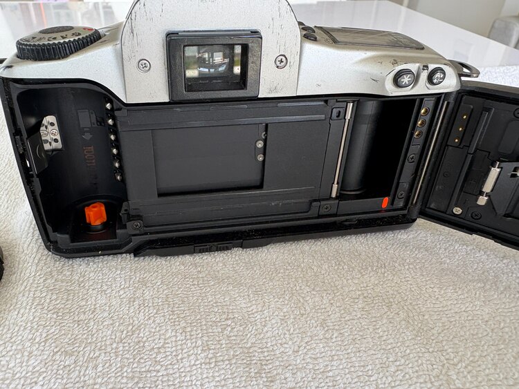 EOS kiss3（カメラ）の商品画像 - 査定依頼日：2025年5月3日 - 最高査定価格：800円