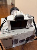 Canon EOS KISS M Wズームキット WH（カメラ）の商品画像 - 査定依頼日：2026年9月16日 - 最高査定価格：51,100円