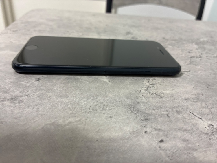 iPhone SE (第 3 世代) 64GB SIMフリー（スマホ）の商品画像 - 査定依頼日：2026年1月28日 - 最高査定価格：35,000円