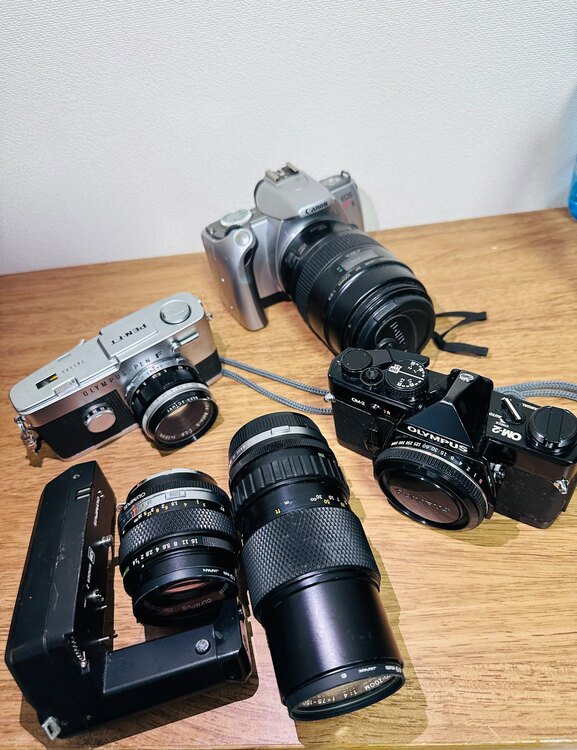 カメラ3台とレンズとアクセサリー（カメラ）の商品画像 - 査定依頼日：2025年5月12日 - 最高査定価格：25,000円