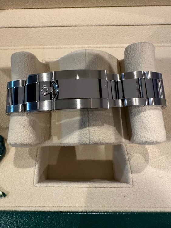 ヨットマスター40 ダークロジュウム（高級時計）の商品画像 - 査定依頼日：2024年12月24日 - 最高査定価格：2,300,000円