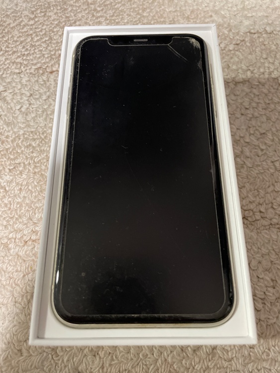 モデルA2221（スマホ）の商品画像 - 査定依頼日：2026年3月8日 - 最高査定価格：16,000円