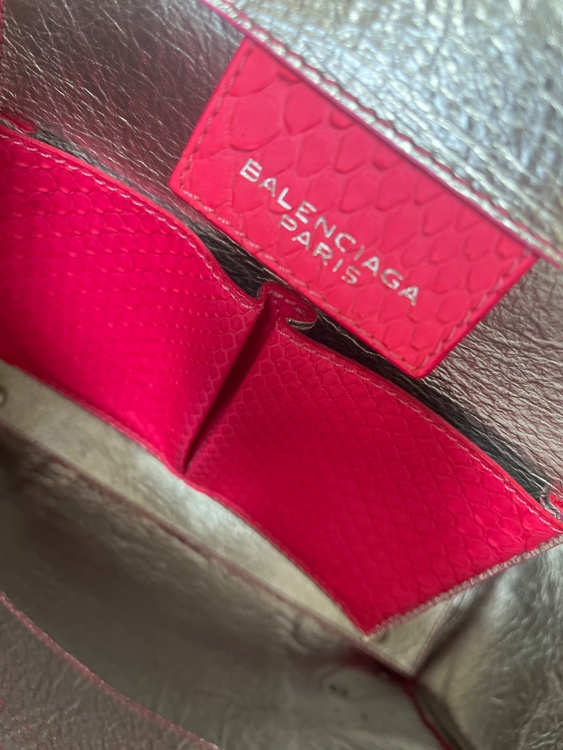 バレンシアガ  （ブランドバッグ）の商品画像 - 査定依頼日：2025年12月17日 - 最高査定価格：65,000円