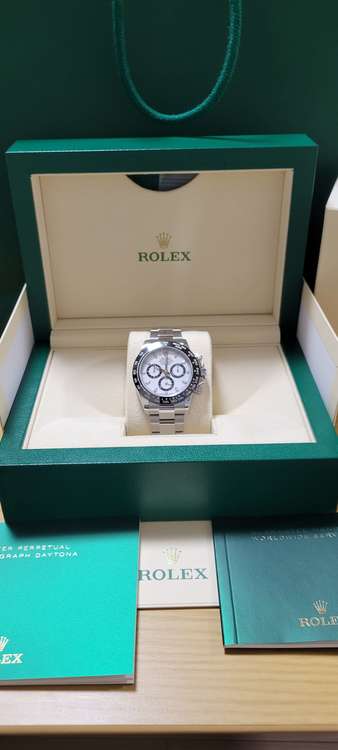 ステンレス、文字盤白です。（高級時計）の商品画像 - 査定依頼日：2022年11月27日 - 最高査定価格：4,100,000円