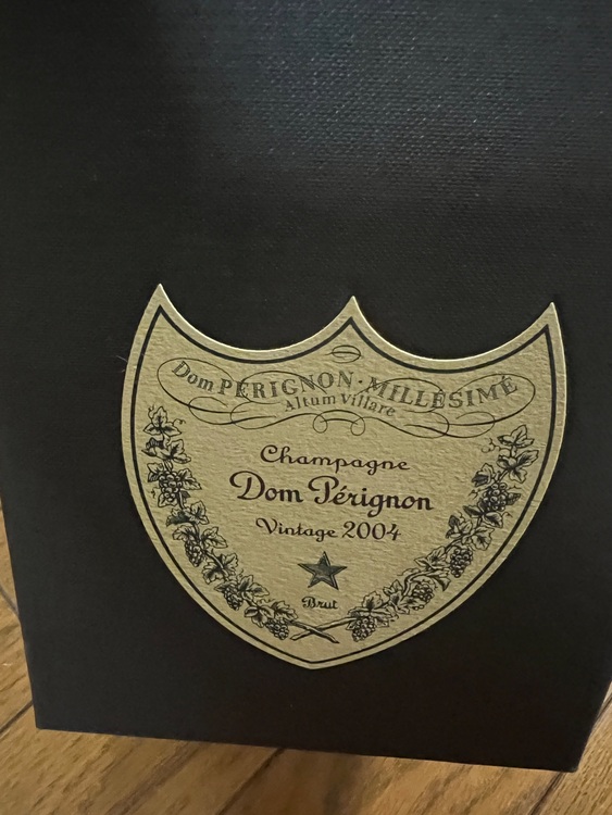 シャンパン ドン・ペリニヨン （お酒）の商品画像 - 査定依頼日：2025年7月23日 - 最高査定価格：19,500円