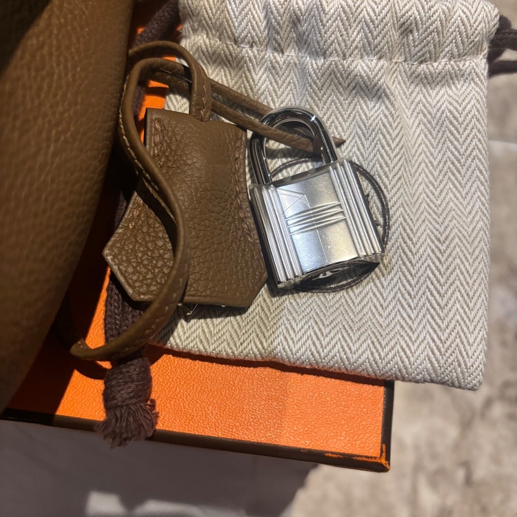 ケリーアッカドpm（ブランドバッグ）の商品画像 - 査定依頼日：2025年11月22日 - 最高査定価格：1,200,000円