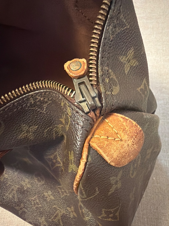 LOUIS VUITTON（ルイ・ヴィトン）モノグラム スピーディ40（ブランドバッグ）の商品画像 - 査定依頼日：2026年10月4日 - 最高査定価格：25,000円