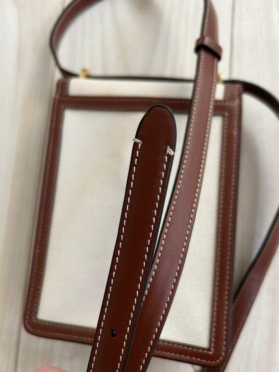 その他 バーバリー （ブランドバッグ）の商品画像 - 査定依頼日：2024年12月29日 - 最高査定価格：30,000円