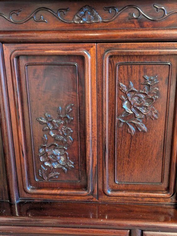 木製彫刻飾り棚付き　茶箪笥（家具・寝具）の商品画像 - 査定依頼日：2025年12月30日 - 最高査定価格：5,000円