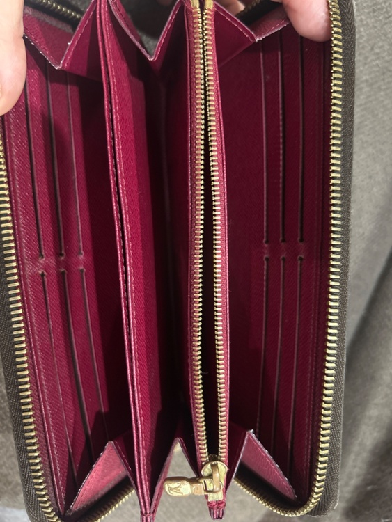 ジッピーウォレット（ブランド財布・小物）の商品画像 - 査定依頼日：2025年12月20日 - 最高査定価格：13,000円