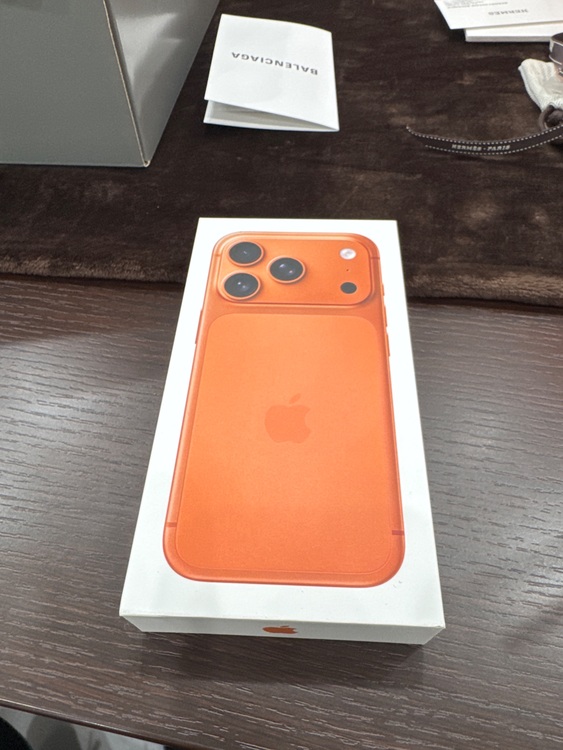 	 iPhone 17 Pro 256GB コズミックオレンジ（スマホ）の商品画像 - 査定依頼日：2025年10月26日 - 最高査定価格：164,000円