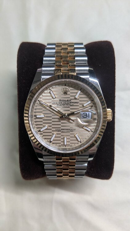 Rolex デイトジャスト 36 126233 YG フルーテッドモチーフ文字盤（高級時計）の商品画像 - 査定依頼日：2026年5月9日 - 最高査定価格：2,150,000円