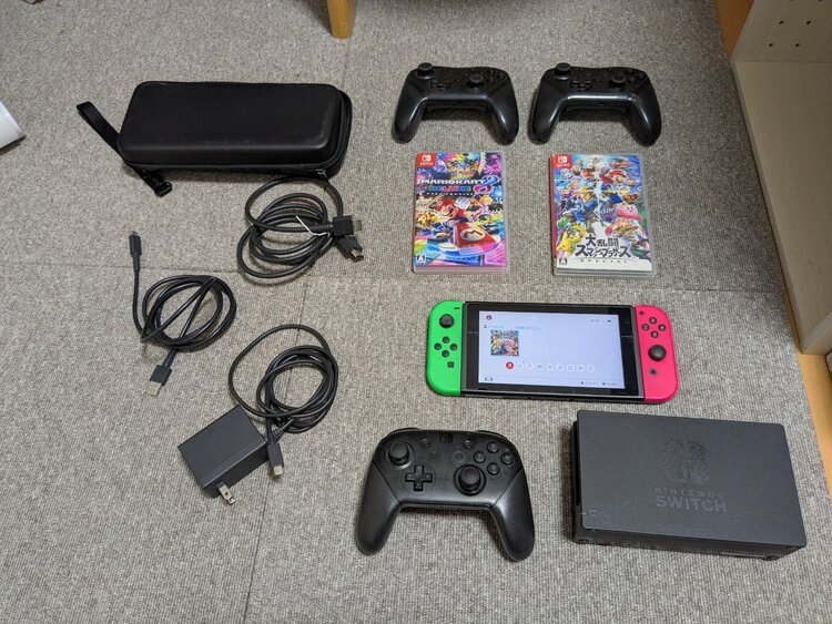 ニンテンドースイッチとソフト２本、コントローラー3個（ゲーム機本体・ゲームソフト）の商品画像 - 査定依頼日：2026年10月12日 - 最高査定価格：15,000円