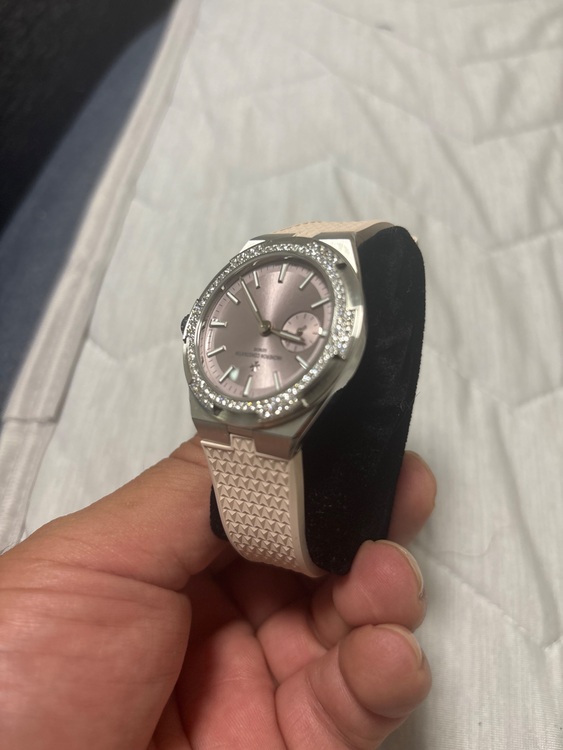 ヴァシュロン コンスタンタン オーヴァーシーズ 4605V/200A-B971 35 MM（高級時計）の商品画像 - 査定依頼日：2025年9月4日 - 最高査定価格：3,750,000円