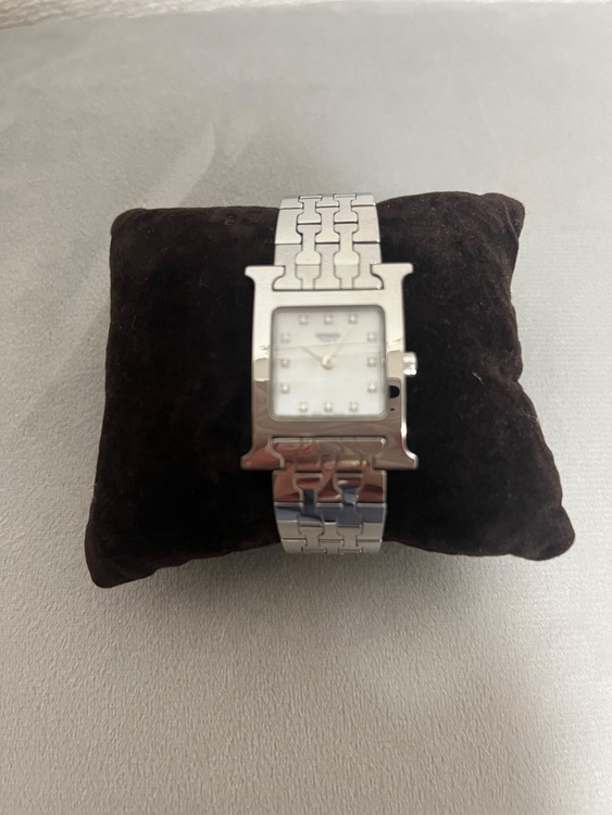 エルメス HERMES Hウォッチ ホワイトシェル HH1.210 ホワイト S（高級時計）の商品画像 - 査定依頼日：2025年6月11日 - 最高査定価格：102,000円