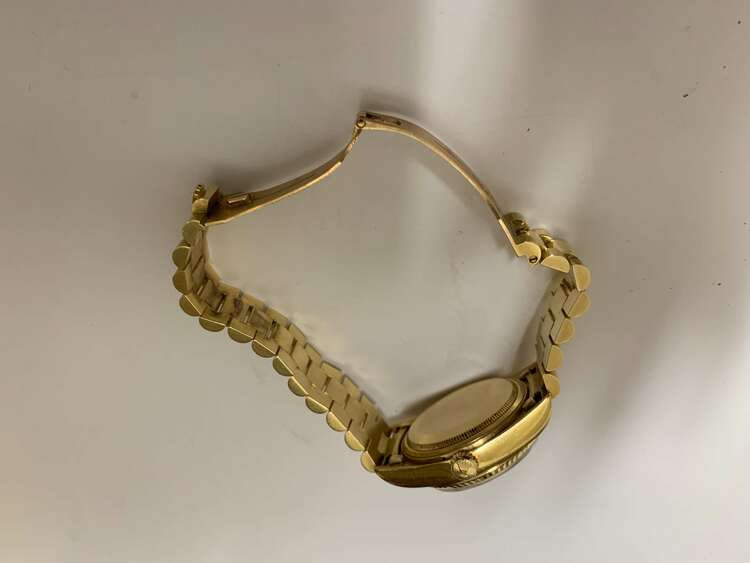 ロレックス デイデイト （高級時計）の商品画像 - 査定依頼日：2025年3月12日 - 最高査定価格：2,400,000円