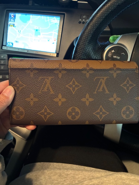 ポルトフォイユ･エミリー（ブランド財布・小物）の商品画像 - 査定依頼日：2025年11月11日 - 最高査定価格：100,000円