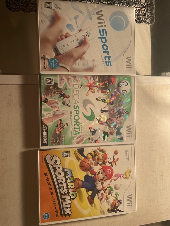 Wii本体 リモコン ヌンチャク カセット（ゲーム機本体・ゲームソフト）の商品画像 - 査定依頼日：2022年5月9日 - 最高査定価格：1,180円