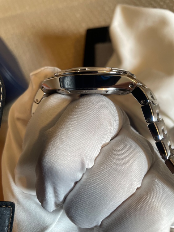 ヴァシュロン コンスタンタン オーヴァーシーズ 4500V/110A-b12（高級時計）の商品画像 - 査定依頼日：2025年9月19日 - 最高査定価格：3,350,000円