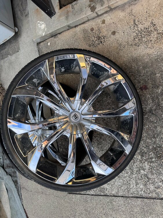 LEXANI　　ホイール（カー用品）の商品画像 - 査定依頼日：2026年4月6日 - 最高査定価格：12,000円