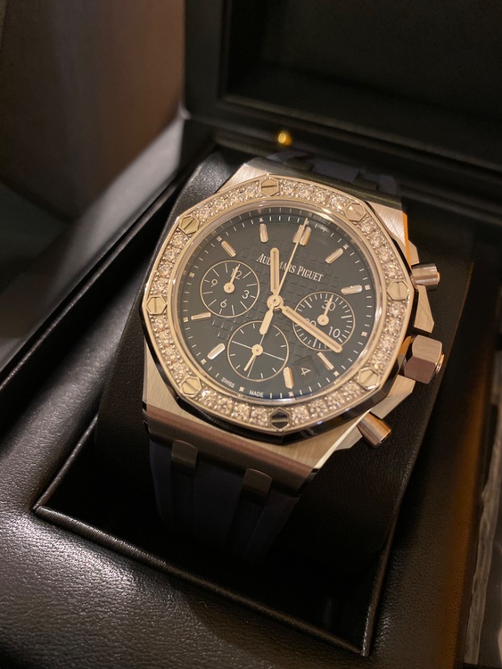 オーデマピゲ ロイヤルオークオフショア クロノグラフ 37mm（高級時計）の商品画像 - 査定依頼日：2025年11月14日 - 最高査定価格：5,000,000円