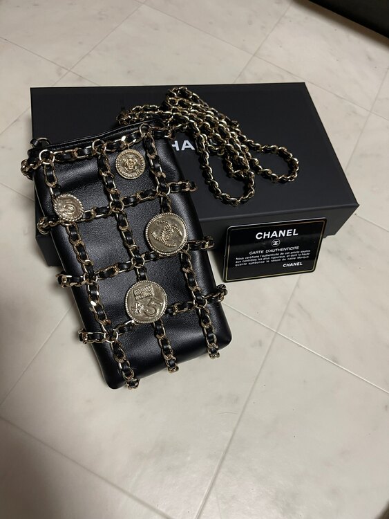 フォンケースチェーンショルダー（ブランド財布・小物）の商品画像 - 査定依頼日：2025年5月9日 - 最高査定価格：200,000円