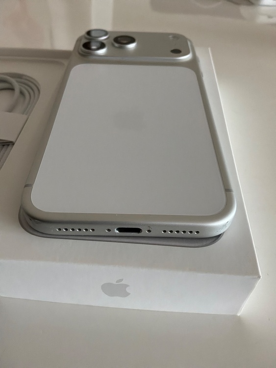 iPhone iPhone 17 Pro Max 256GB SIMフリー（スマホ）の商品画像 - 査定依頼日：2026年9月19日 - 最高査定価格：167,500円