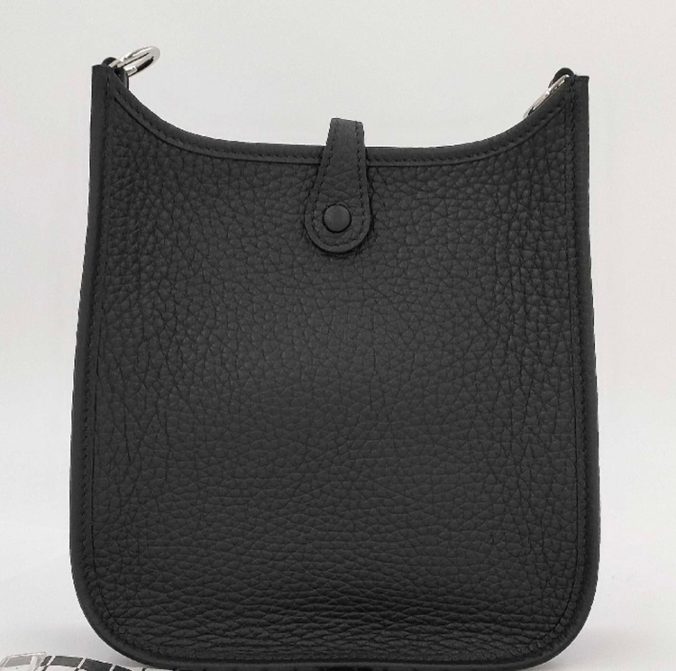 エブリンTPM ブラック トリヨンクレマンス シルバー金具 W刻印 ハンドバッグ（ブランドバッグ）の商品画像 - 査定依頼日：2025年6月22日 - 最高査定価格：350,000円