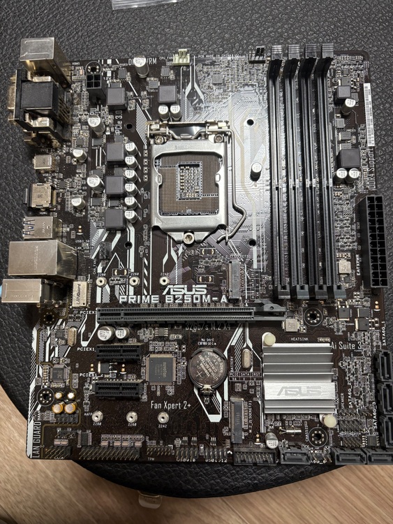 パソコンパーツ（PC・タブレット）の商品画像 - 査定依頼日：2025年8月12日 - 最高査定価格：6,500円