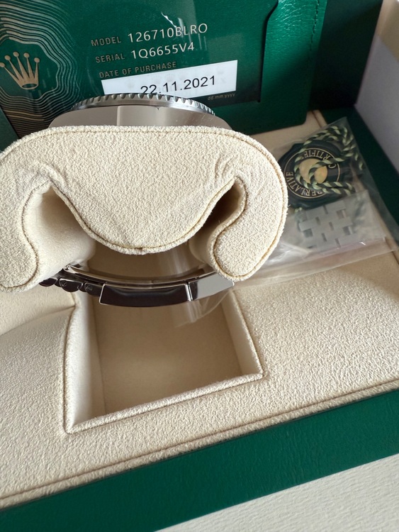 gmtマスター2（高級時計）の商品画像 - 査定依頼日：2025年7月22日 - 最高査定価格：3,200,000円