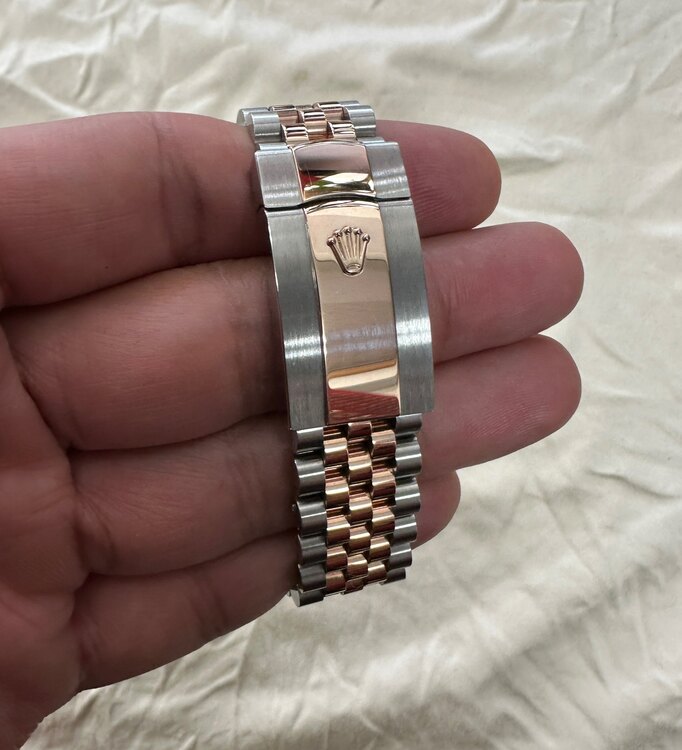 ロレックス デイトジャスト 12630（高級時計）の商品画像 - 査定依頼日：2025年2月1日 - 最高査定価格：2,200,000円