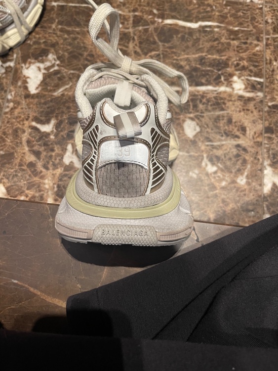 バレンシアガ  （ブランドバッグ）の商品画像 - 査定依頼日：2025年8月6日 - 最高査定価格：70,000円