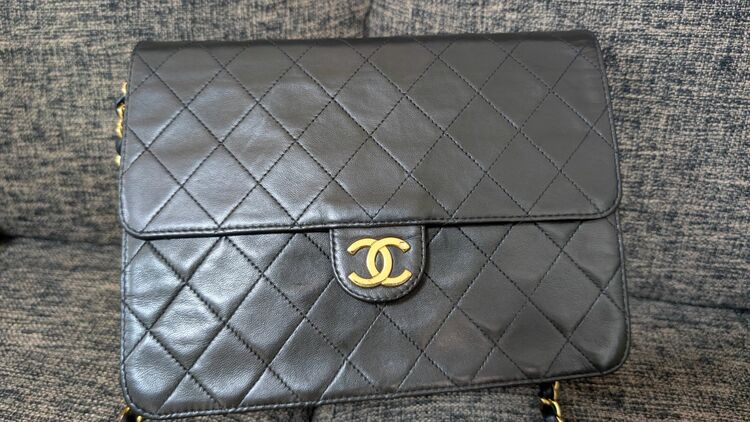 マトラッセ　チェーンショルダー　ゴールド金具　プッシュロック（ブランドバッグ）の商品画像 - 査定依頼日：2025年10月24日 - 最高査定価格：300,000円