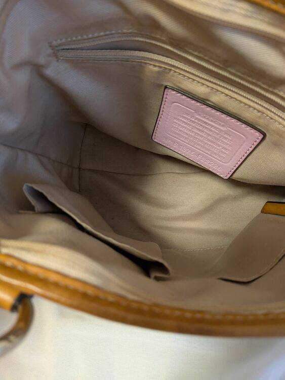 2wayショルダーバッグシグネチャー花柄（ブランドバッグ）の商品画像 - 査定依頼日：2025年11月6日 - 最高査定価格：2,500円