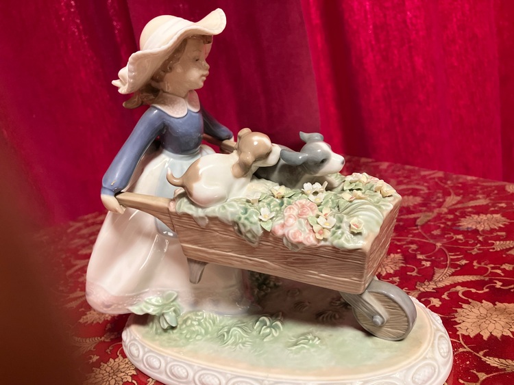 リヤドロ（美術品・骨董品）の商品画像 - 査定依頼日：2025年10月13日 - 最高査定価格：15,000円