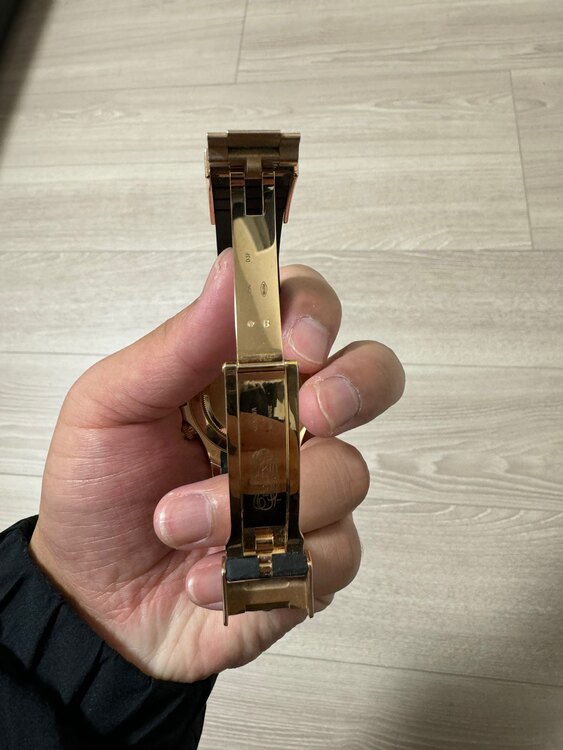 ロレックス デイトナ 116515ln かわべる（高級時計）の商品画像 - 査定依頼日：2025年1月8日 - 最高査定価格：5,080,000円